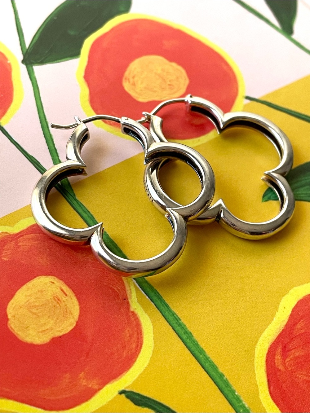 Heidi Klum stamped 925 sterling silver quatrefoil clover hoop earrings